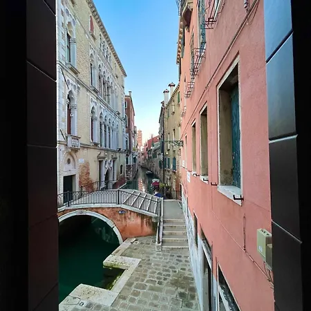La Tua Finestra Su Apartment