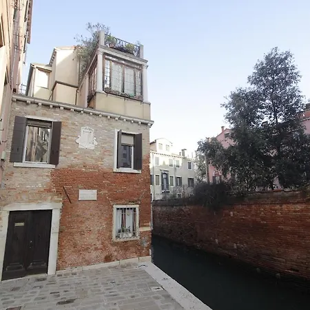 Apartment La Tua Finestra Su Venice